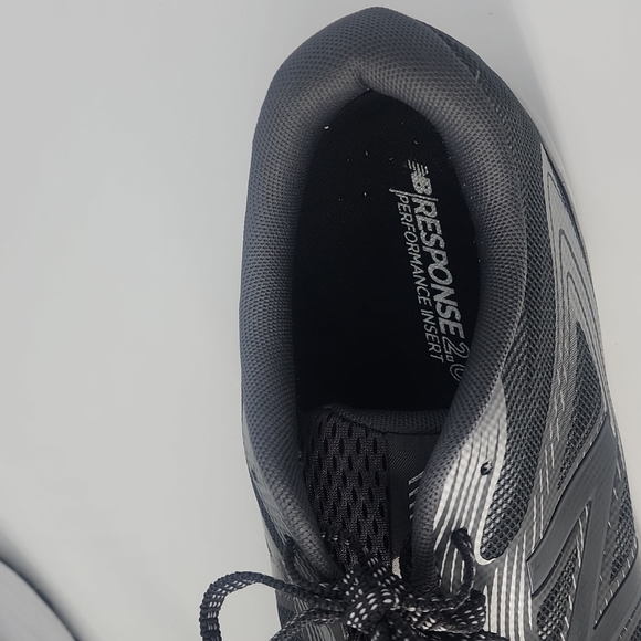 New Balance Shoes - Picture 4 of 8